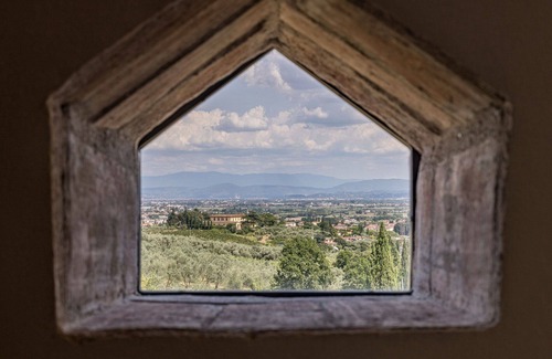 Carmignano Villa | Stunning private villa with WIFI, A/C, hot tub, pets allowed and panoramic view, close to Florence