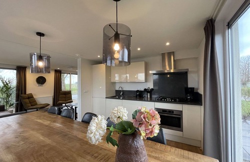 Graft House | Stunning private villa for 10 people with WIFI, pool, TV and terrace