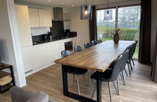 Graft House | Stunning private villa for 10 people with WIFI, pool, TV and terrace