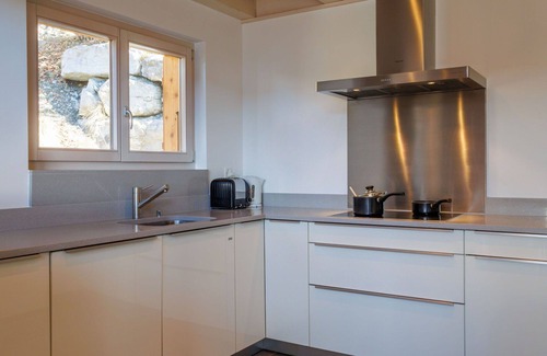 Saint-Pierre-de-Clages House | Stunning private villa for 8 people with WIFI, hot tub, TV and terrace