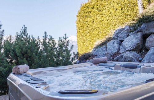 Saint-Pierre-de-Clages House | Stunning private villa for 8 people with WIFI, hot tub, TV and terrace