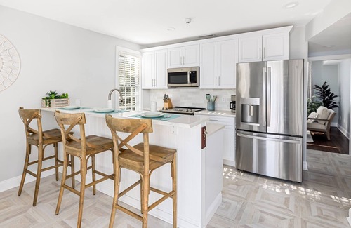 Cannonborough Elliotborough House | Stunning Private Courtyard - 1 Block to King St!