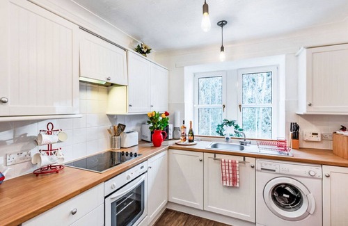 Invermoriston House | Stunning private villa for 4 guests with WIFI, TV and patio