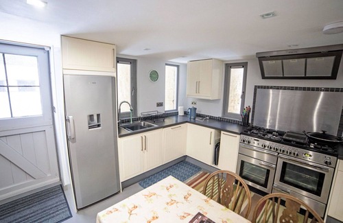 Invermoriston House | Stunning private villa for 6 guests with WIFI and TV