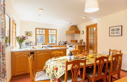 Nethy Bridge Villa | Stunning private villa for 8 people with WIFI, TV and patio