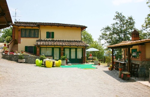 Civitella in Val di Chiana Villa | Stunning private villa for 9 guests with private pool, WIFI, TV and pets allowed, close to Arezzo