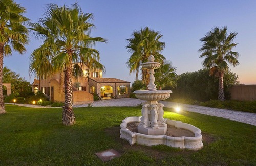 Castelvetrano Villa | Stunning private villa with private pool, A/C, WIFI, TV, terrace, pets allowed and panoramic view