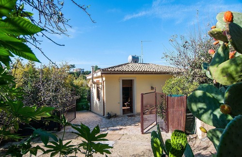 Noto Marina House | Stunning private villa for 6 guests with A/C, WIFI, TV, terrace and pets allowed
