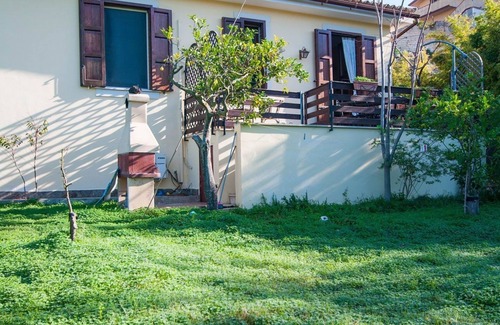 Noto Marina House | Stunning private villa for 6 guests with A/C, WIFI, TV, terrace and pets allowed