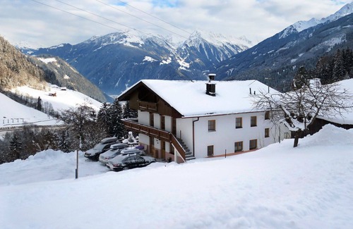 Finkenberg Villa | Stunning private villa for 18 guests with WIFI, TV and terrace