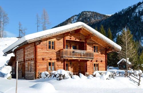 Untertauern House | Stunning private villa for 17 guests with WIFI, TV and balcony