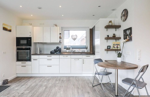 Wanna House | Stunning private villa for 10 people with hot tub, WIFI, TV and patio