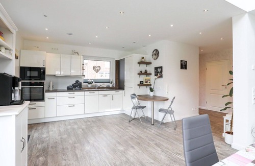 Wanna House | Stunning private villa for 10 people with hot tub, WIFI, TV and patio