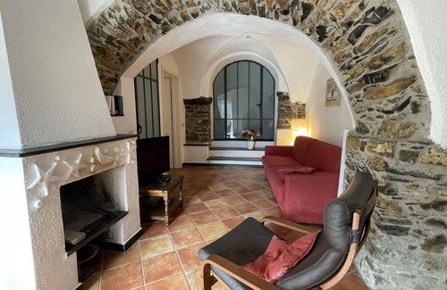 Pietrabruna House | Stunning private villa for 5 guests with WIFI, TV, terrace and parking