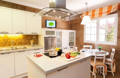 Meloneras Villa | Stunning private villa for 8 guests with A/C, private pool, WIFI, TV, patio and pets allowed