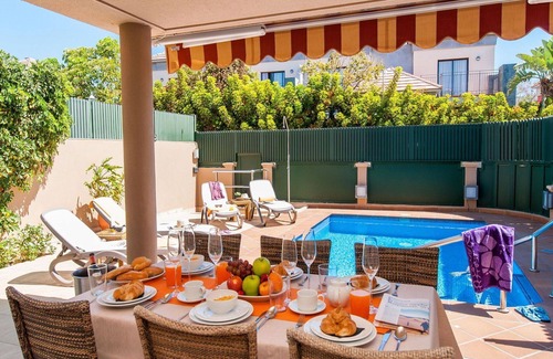 Meloneras Villa | Stunning private villa for 8 guests with A/C, private pool, WIFI, TV, patio and pets allowed