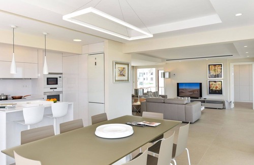 Meloneras House | Stunning private villa for 8 guests with WIFI, private pool, A/C, TV and patio