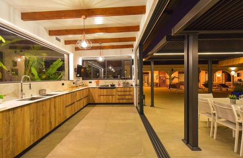 Campo Internacional Maspalomas Villa | Stunning private villa for 10 people with A/C, private pool, WIFI, TV and patio