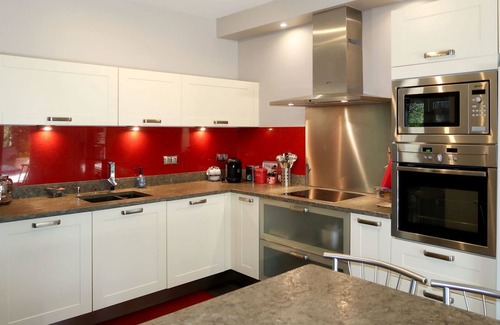 Villelaure House | Stunning private villa for 6 guests with A/C, WIFI, private pool, TV, terrace and pets allowed