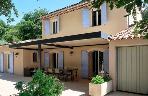 Villelaure House | Stunning private villa for 6 guests with A/C, WIFI, private pool, TV, terrace and pets allowed