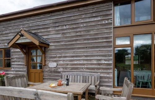 Garn Fadryn House | Stunning private villa with WIFI, hot tub, TV, patio, pets allowed, panoramic view and parking
