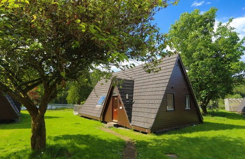 South Laggan House | Stunning private villa for 6 guests with WIFI, TV, terrace, pets allowed and panoramic view