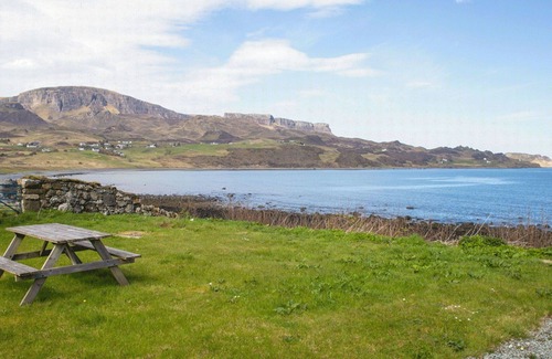 Staffin House | Stunning private villa for 6 people with WIFI, TV and pets allowed