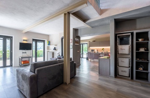 Bossolasco House | Stunning private villa for 6 people with private pool, WIFI, TV, patio and pets allowed