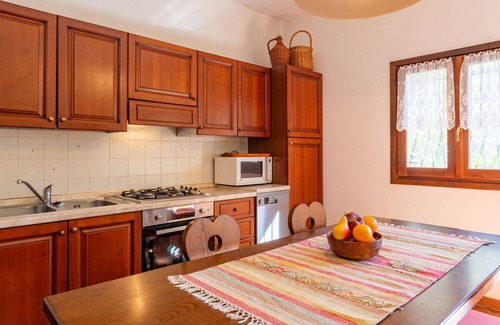 Trezzone House | Stunning private villa for 4 guests with WIFI, TV and patio