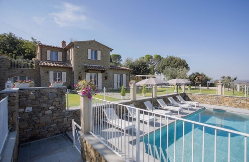 Cortona Villa | Stunning private villa with WIFI, A/C, private pool, TV, terrace, panoramic view, close to Cortona