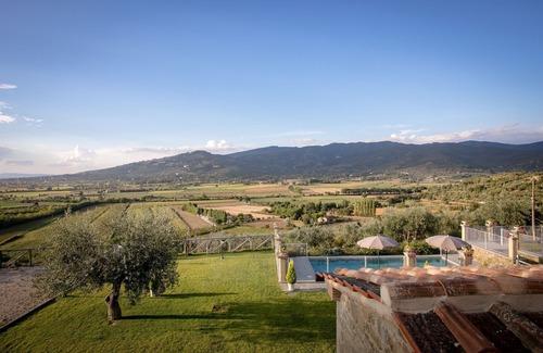 Cortona Villa | Stunning private villa with WIFI, A/C, private pool, TV, terrace, panoramic view, close to Cortona