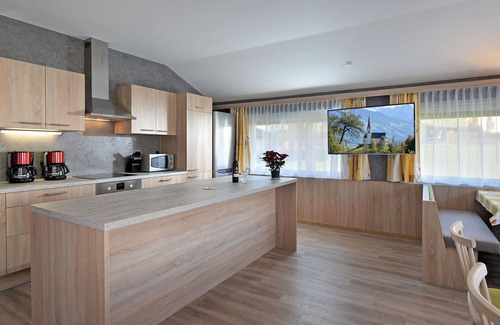 Fuegen House | Stunning private villa for 22 guests with WIFI, TV and patio