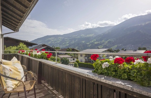 Fuegen House | Stunning private villa for 22 guests with WIFI, TV and patio