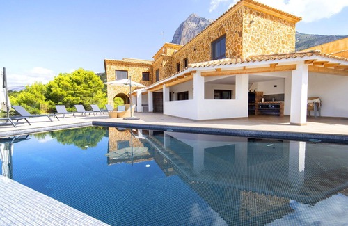 Finestrat Villa | Stunning private villa for 9 guests with WIFI, private pool, A/C, TV and patio