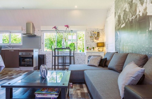 Champeaux House | Stunning private villa for 4 guests with TV and terrace