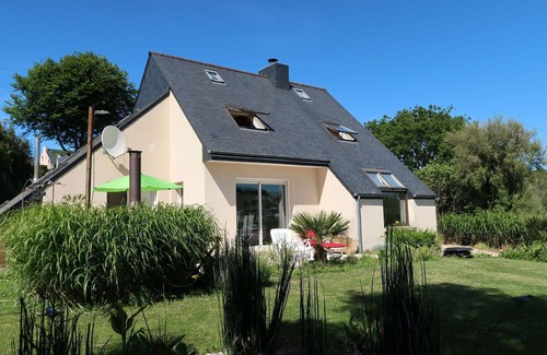 Saint-Michel-en-Greve House | Stunning private villa for 8 guests with WIFI, TV, terrace and pets allowed