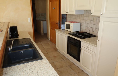 Grillon House | Stunning private villa for 4 guests with TV, patio and pets allowed