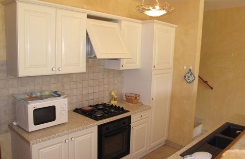 Grillon House | Stunning private villa for 4 guests with TV, patio and pets allowed