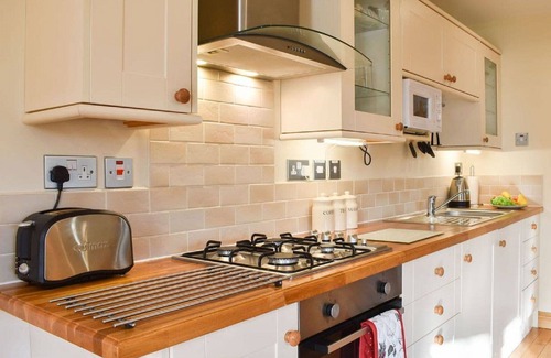 East Lewiston House | Stunning private villa with WIFI, TV, terrace, pets allowed, panoramic view and parking