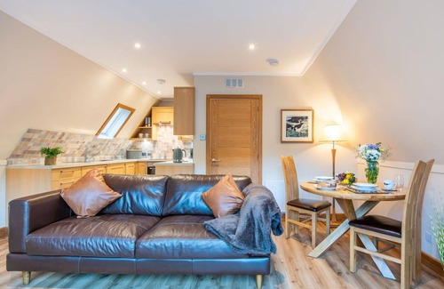 South Laggan House | Stunning private villa for 2 people with WIFI, TV, balcony and panoramic view