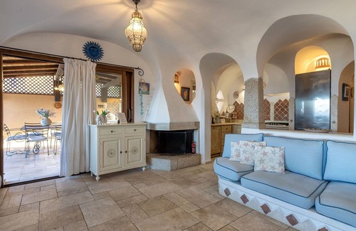 Cannigione House | Stunning private villa for 8 guests with WIFI, A/C, TV, patio and pets allowed