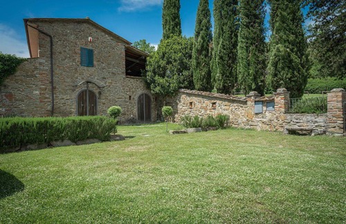 Bucine Villa | Stunning private villa for 20 people with WIFI, private pool, patio, pets allowed and panoramic .