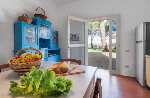 Follonica House | Stunning private villa for 11 guests with WIFI, A/C, TV and patio