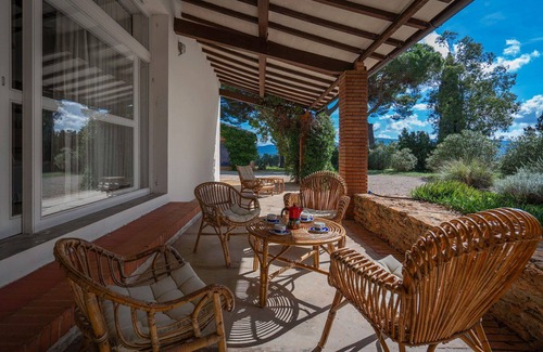 Follonica House | Stunning private villa for 11 guests with WIFI, A/C, TV and patio