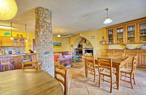 Lucignano Villa | Stunning private villa for 15 guests with private pool, WIFI, TV, veranda and panoramic view