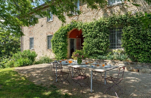 Vicchio Villa | Stunning private villa for 10 people with TV, pets allowed and panoramic view