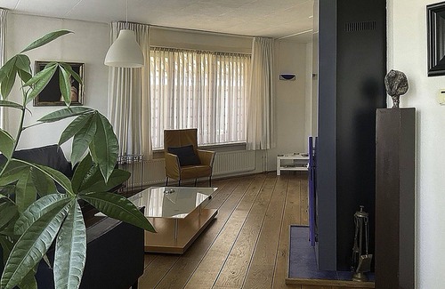 Elim House | Stunning private villa for 4 guests with WIFI, TV, terrace, pets allowed and parking