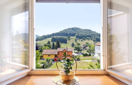 Novaggio House | Stunning private villa for 6 guests with TV and patio