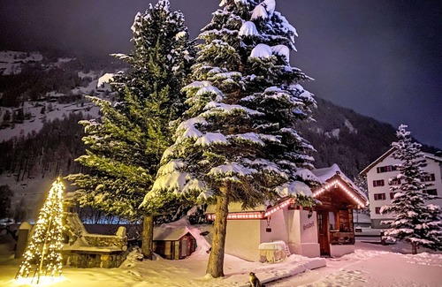 Saas Grund House | Stunning private villa for 2 guests with WIFI, TV, patio, pets allowed and panoramic view