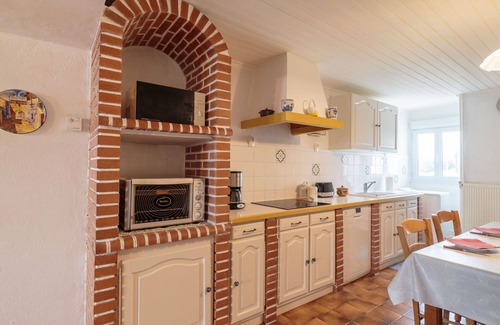 Berneuil Villa | Stunning private villa for 4 people with WIFI, TV, terrace and pets allowed